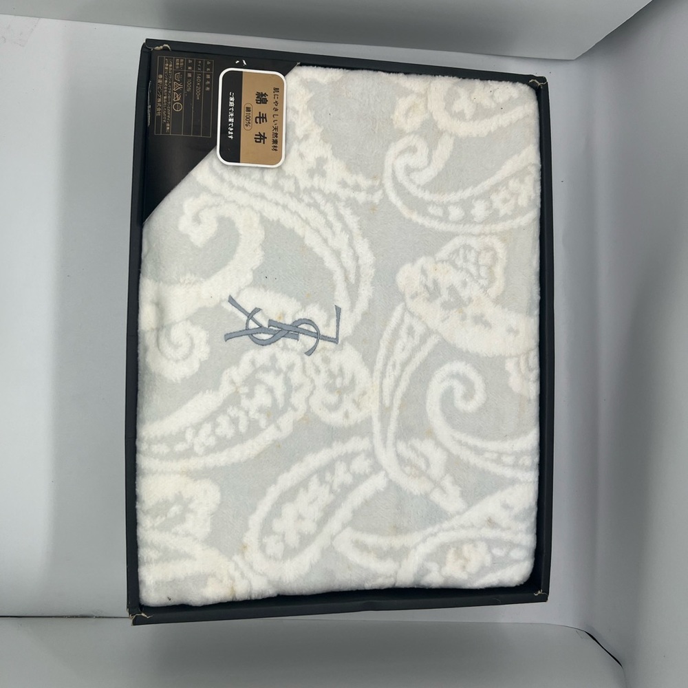 YSL Blanket - Picture 2 of 3